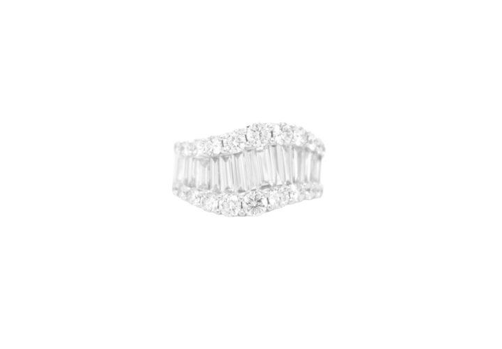 Graduated Baguette and Round Diamond Tidal Wave Band
