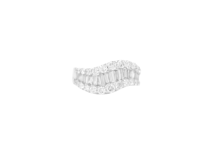 Graduated Baguette and Round Diamond Tidal Wave Band