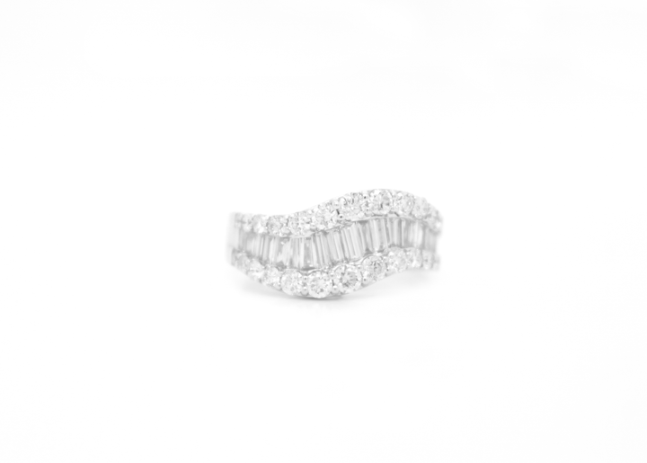 Graduated Baguette and Round Diamond Tidal Wave Band